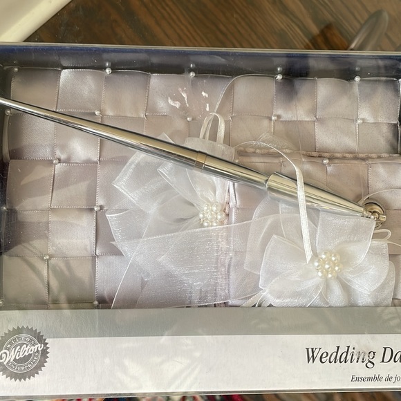 Wilton Wedding Day Ensemble Guest Book Pen, and Silver Frame - Picture 2 of 10